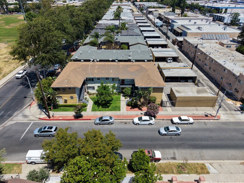 8000 Owensmouth Ave, Canoga Park, CA à vendre - Aérien – Image 3 sur 13
