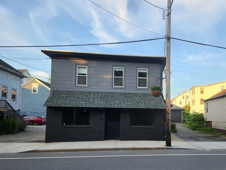 415 Broad St, Cumberland, RI à vendre - Photo de l’immeuble – Image 2 sur 5