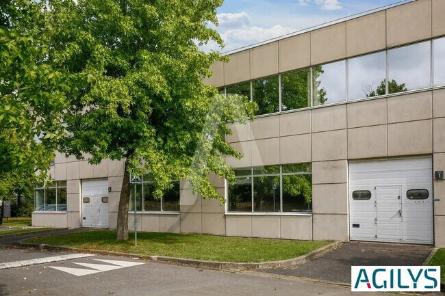 Plus de détails pour Local d'activités à louer