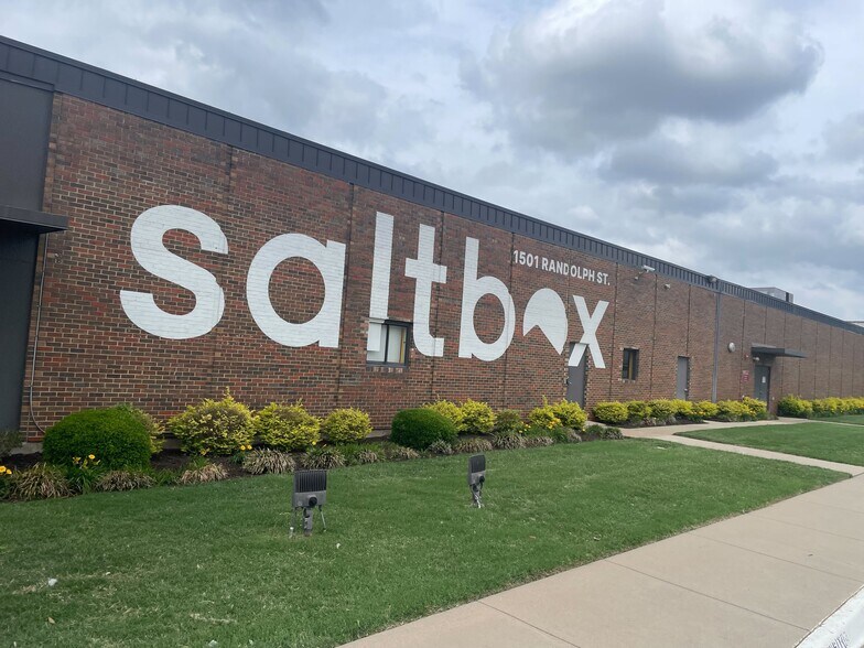 1501 Randolph St, Carrollton, TX à louer - Photo de l’immeuble – Image 2 sur 24