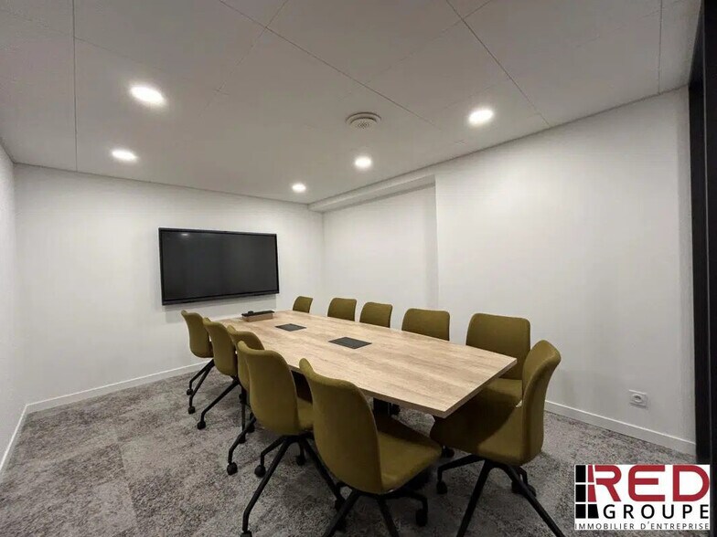 Bureau dans Gignac-la-Nerthe à louer - Photo de l’immeuble – Image 3 sur 10