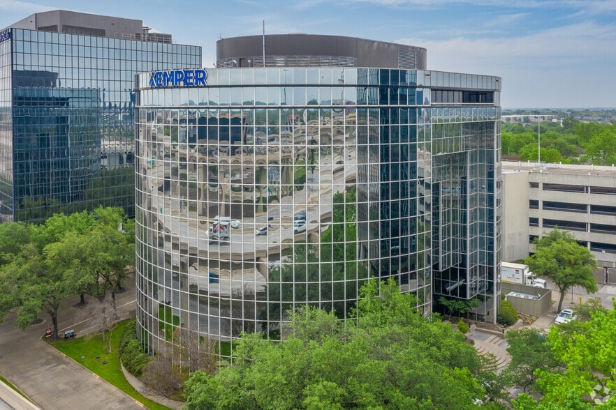 8360 Lyndon B Johnson Fwy, Dallas, TX à vendre - Photo principale – Image 1 sur 32