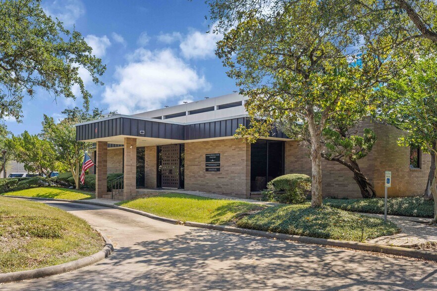 6 Professional Park Dr, Webster, TX à vendre - Photo de l’immeuble – Image 3 sur 17