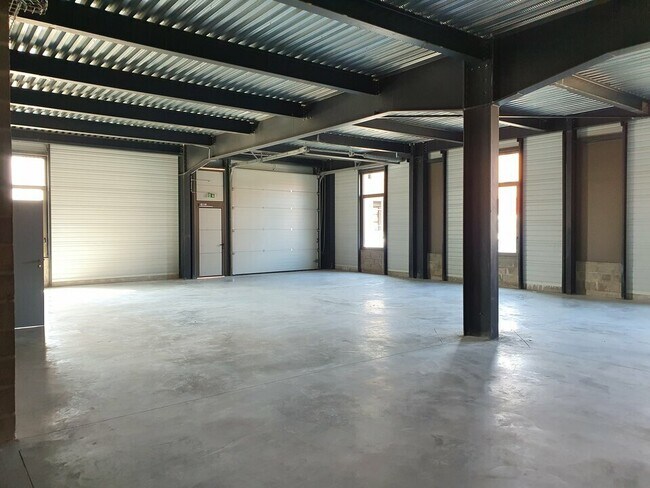 Plus de détails pour 2-4 Avenue Du Valquiou, Tremblay-en-France - Local d’activités à vendre