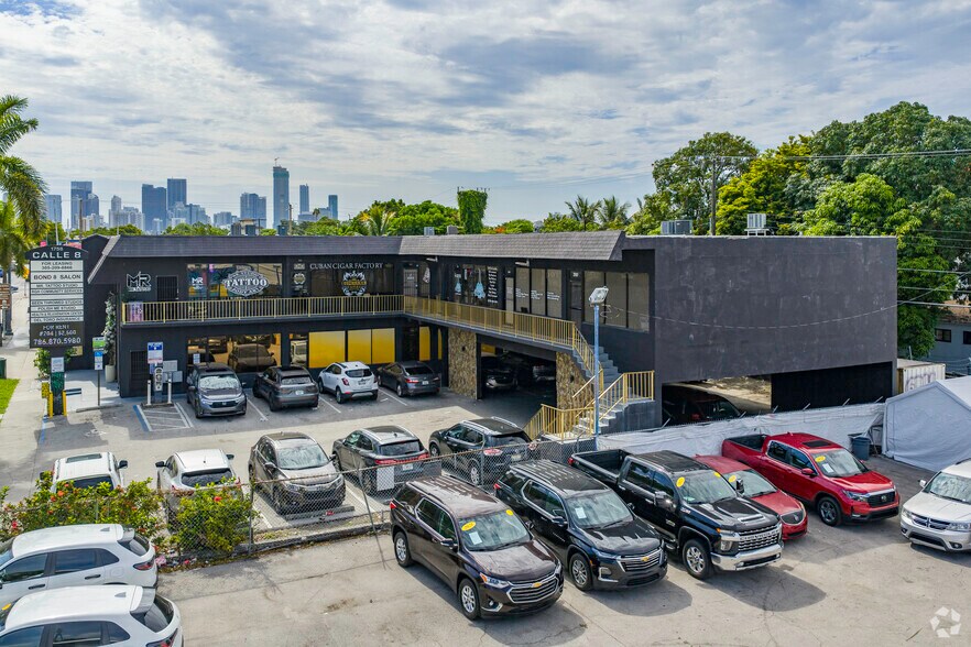 1756 SW 8th St, Miami, FL à louer - Photo principale – Image 1 sur 1