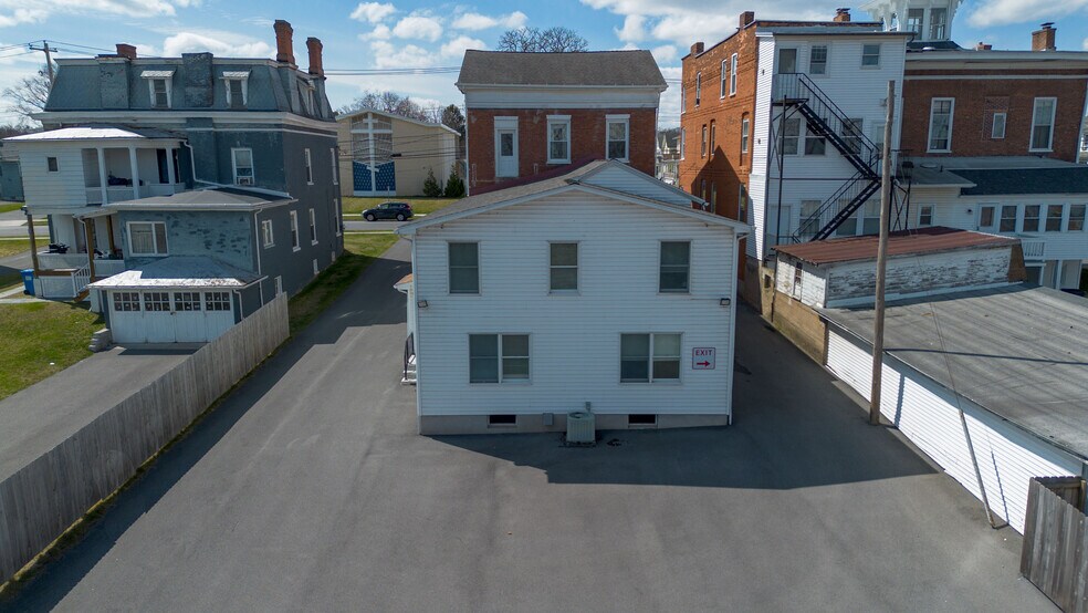 91 Genesee St, Geneva, NY à vendre - Photo de l’immeuble – Image 2 sur 50