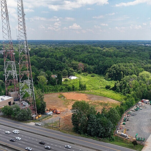 4750 N Reagan Dr, Charlotte, NC à vendre - Photo de l’immeuble – Image 3 sur 4