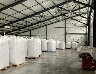 Plus de détails pour Local d'activités à louer