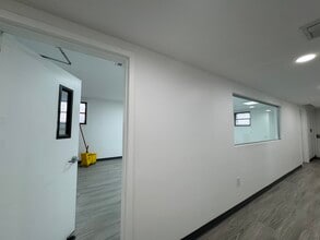 3612-3614 E Tremont Ave, Bronx, NY à louer Photo intérieure– Image 1 sur 12