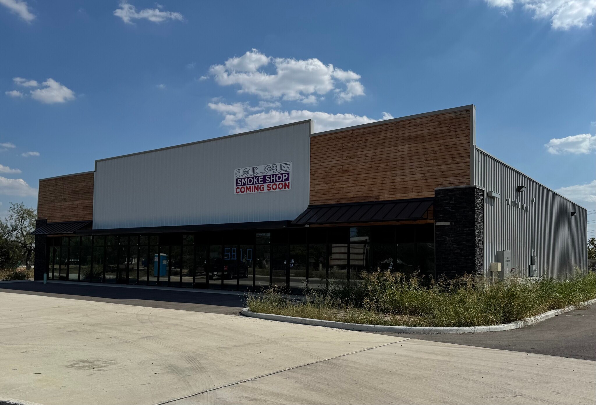 Medina Base Road, San Antonio, TX à louer Photo de l’immeuble– Image 1 sur 6