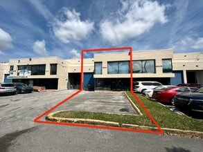 6910 NW 50th St, Miami, FL à louer Photo intérieure– Image 2 sur 25