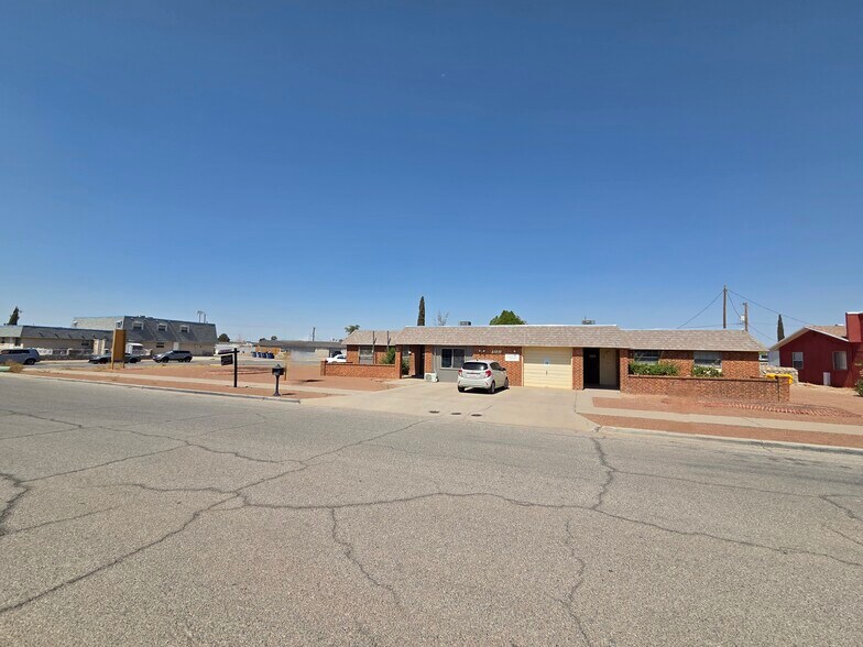 3121 Forney Ln, El Paso, TX à vendre - Photo de l’immeuble – Image 1 sur 25