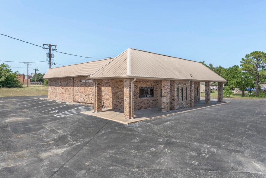1803 Greenfield Plz, Bryan, TX à vendre - Photo principale – Image 1 sur 11