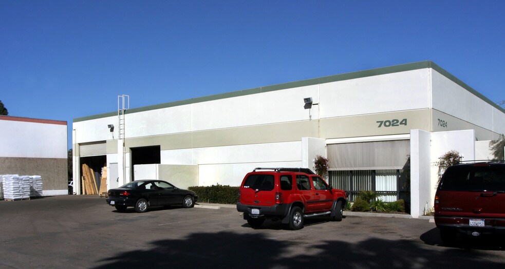 7024 Manya Cir, San Diego, CA à louer - Photo de l’immeuble – Image 2 sur 4