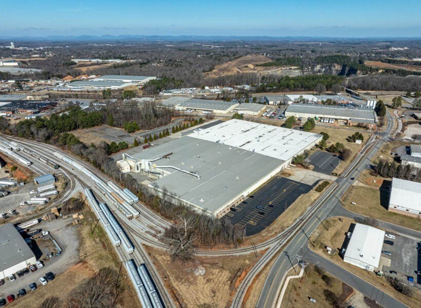 607 Meacham Rd, Statesville, NC à louer Photo de l’immeuble– Image 1 sur 6