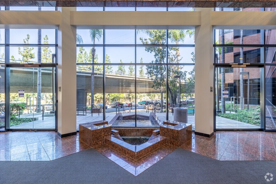 2878 camino del rio S, San Diego, CA à louer - Hall d’entrée – Image 3 sur 8
