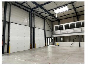 Local d’activités dans Saint-Priest à louer Photo intérieure– Image 2 sur 4