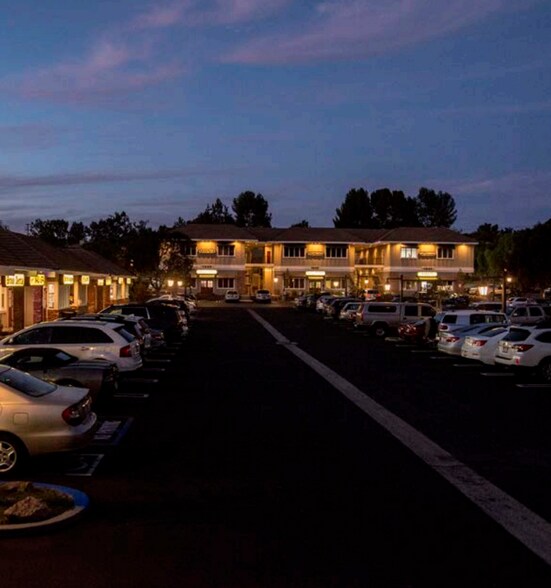 1321-1345 E Thousand Oaks Blvd, Thousand Oaks, CA à louer - Photo de l’immeuble – Image 3 sur 7