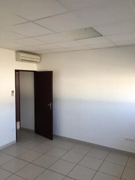 Bureau dans Six-Fours-les-Plages à louer - Photo de l’immeuble – Image 1 sur 4