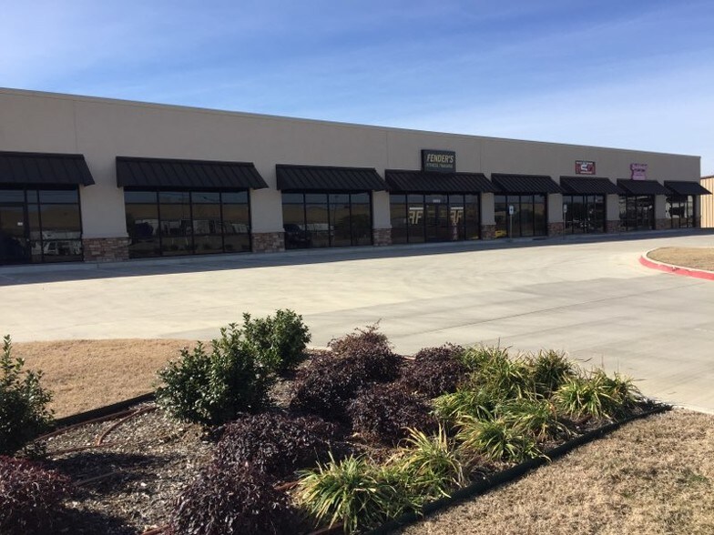 5850 Kroger Dr, Fort Worth, TX à louer - Photo de l’immeuble – Image 1 sur 2