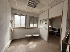 Local d'activités dans Décines-Charpieu à vendre Photo intérieure– Image 1 sur 13