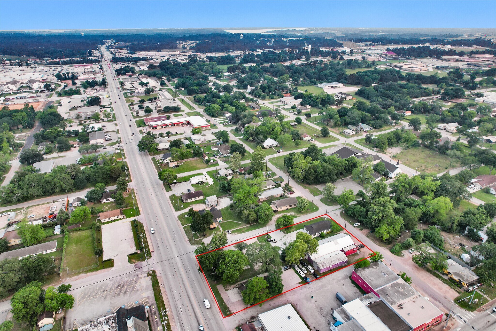 108 W Montgomery St, Willis, TX à vendre Photo de l’immeuble– Image 1 sur 25