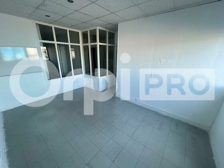 Local commercial dans Ormoy à louer - Photo intérieure – Image 1 sur 8