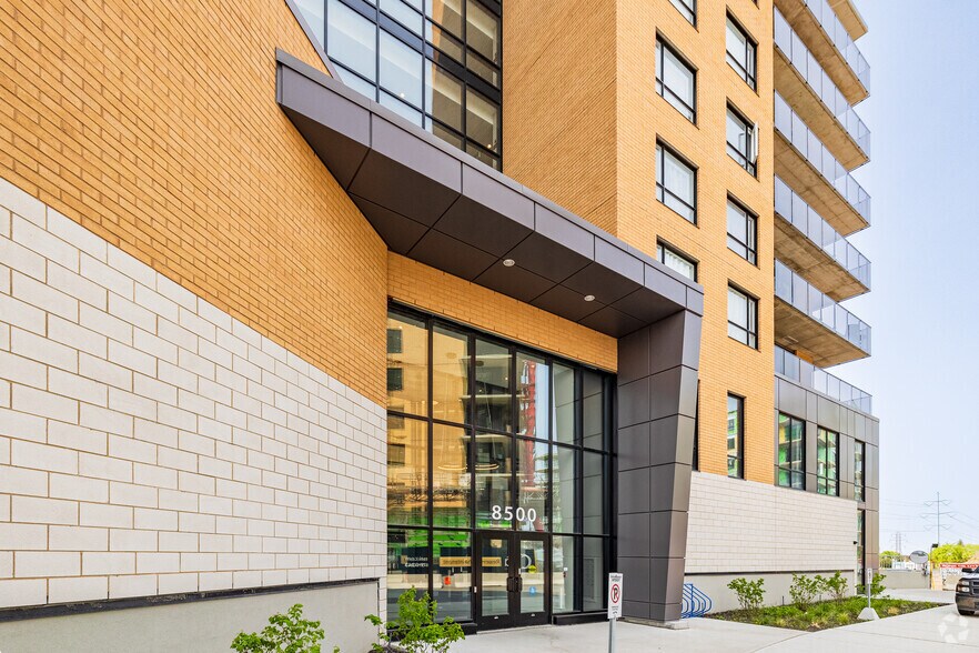 8500 Boul Viau, Saint-leonard, QC à louer - Photo de l’immeuble – Image 3 sur 5