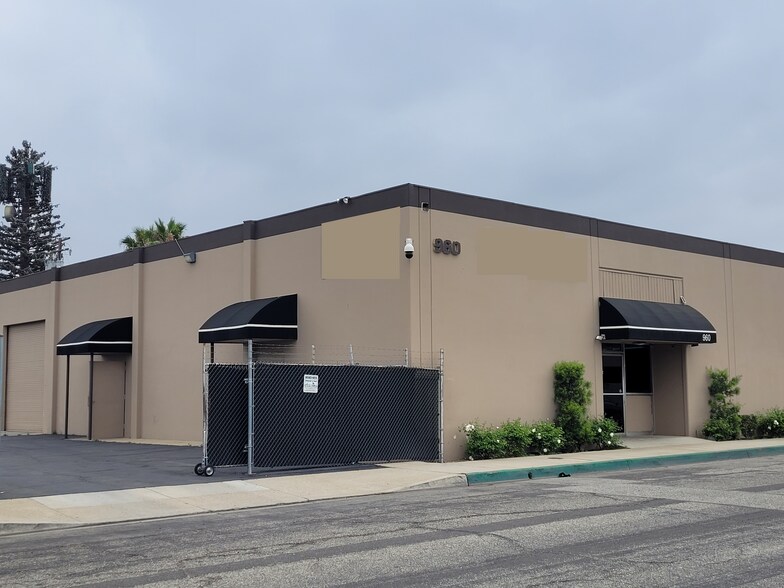 954-960 W Brooks St, Ontario, CA à louer - Photo de l’immeuble – Image 3 sur 11