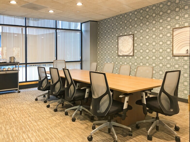 125 Half Mile Rd, Red Bank, NJ à louer - Photo intérieure – Image 2 sur 12