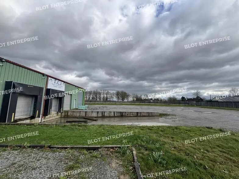 Local d'activités dans Louisfert à vendre - Photo de l’immeuble – Image 3 sur 11