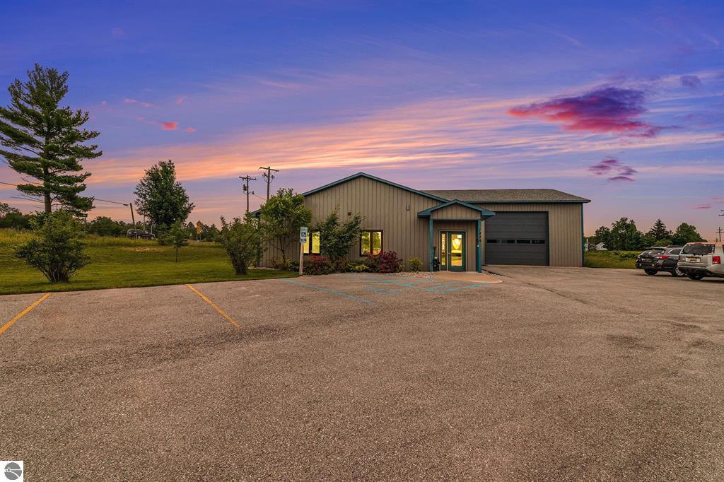1859 Southpeak Dr, Traverse City, MI à vendre Photo principale– Image 1 sur 23