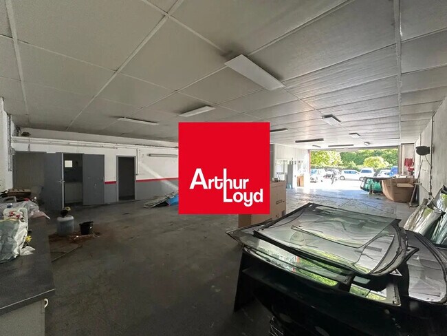 Plus de détails pour Local d'activités à louer