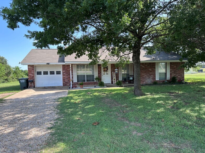 6-Unit Rental Package in Salado, TX portefeuille de 2 biens à vendre sur LoopNet.fr - Photo de l’immeuble – Image 2 sur 6