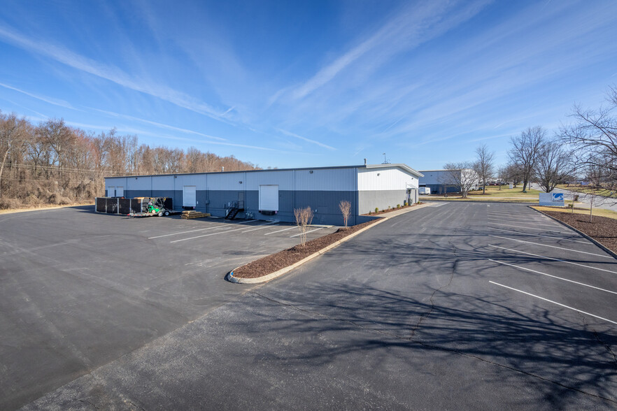 1175 S Park Dr, Kernersville, NC à louer - Photo de l’immeuble – Image 2 sur 9