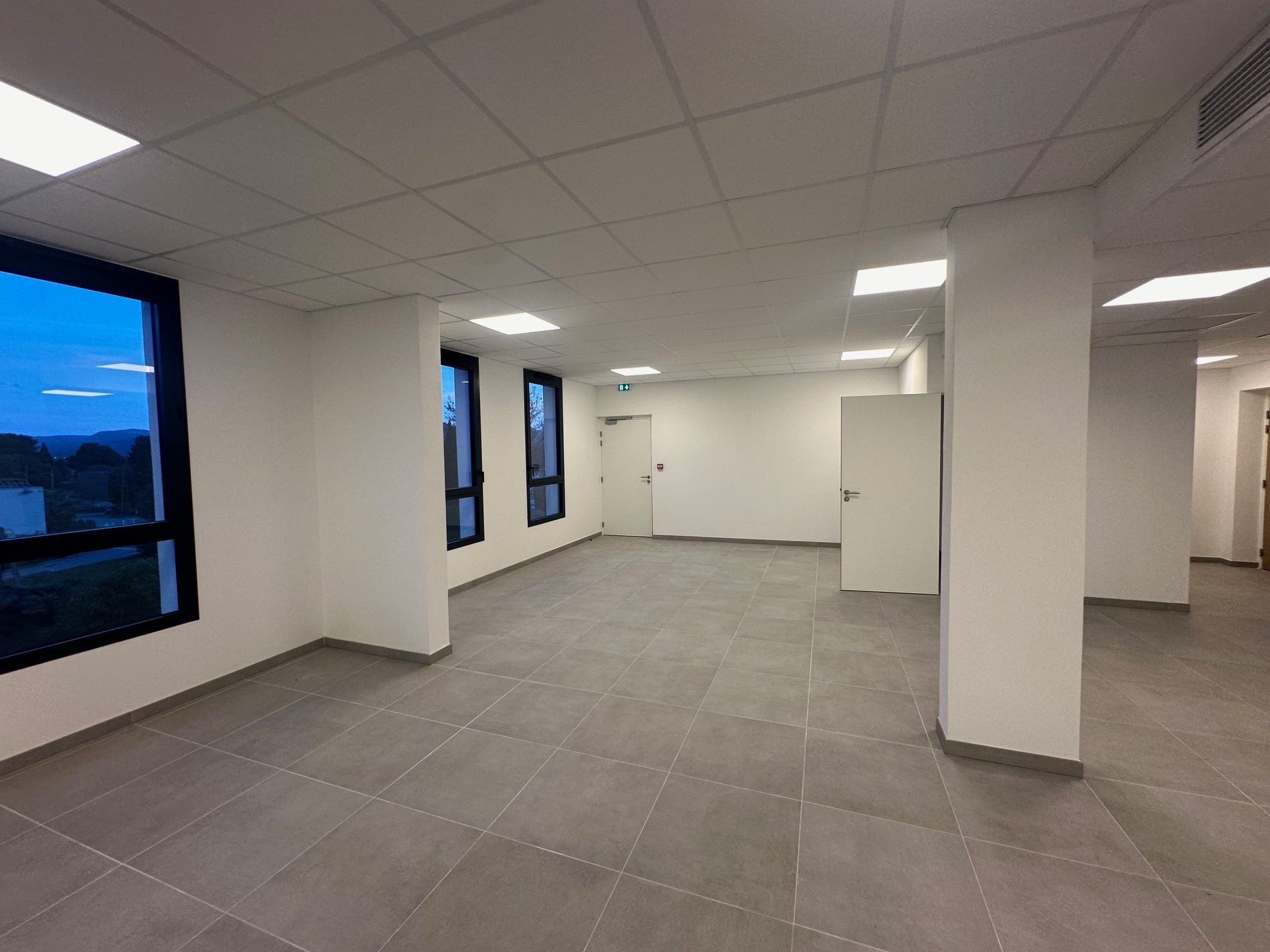 Bureau dans Aubagne à louer Photo principale– Image 1 sur 8