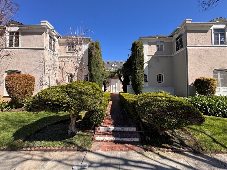 132 S Spalding Dr, Beverly Hills, CA à vendre - Photo de l’immeuble – Image 2 sur 28