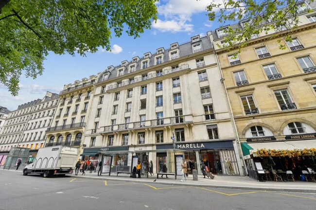 Plus de détails pour 18-20 Place De La Madeleine, Paris - Bureau à louer