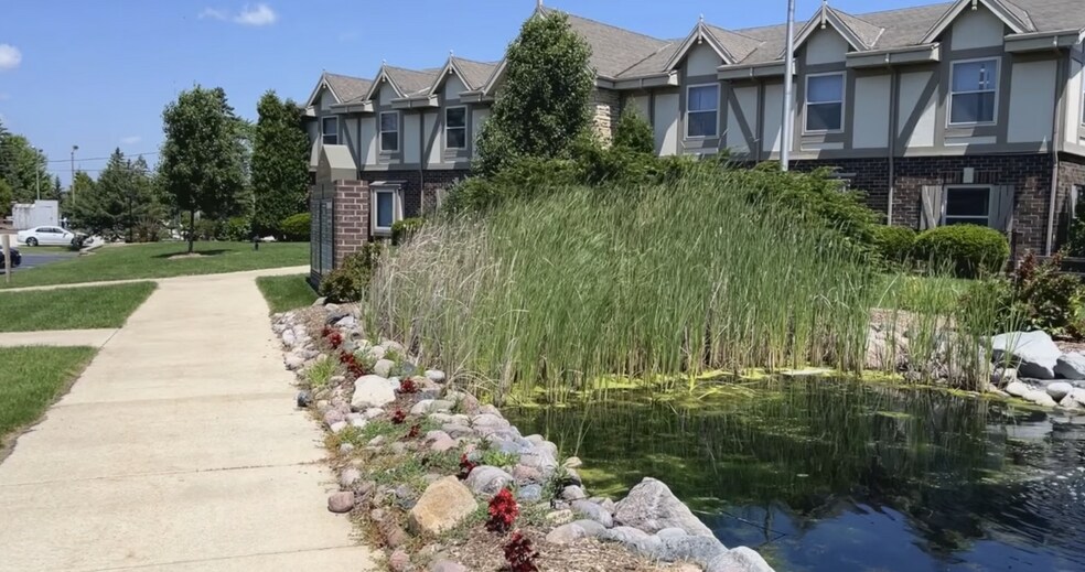 11516 N Port Washington Rd, Mequon, WI à louer - Vidéo sur l’annonce professionnelle – Image 2 sur 7