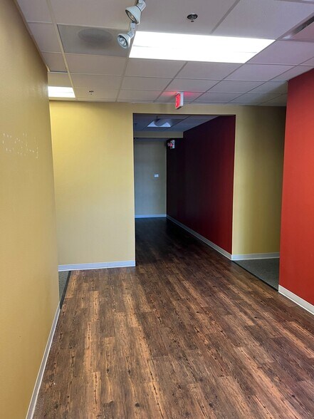 3401 SE Macy Rd, Bentonville, AR à louer - Photo intérieure – Image 2 sur 11