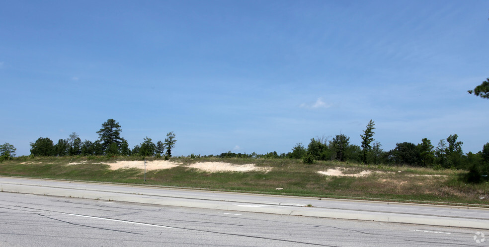 S Bickett Blvd, Louisburg, NC à vendre - Photo de l’immeuble – Image 2 sur 4