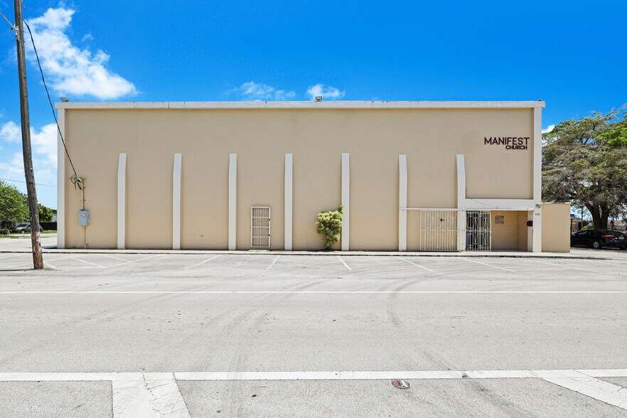 680 Superior St, Opa-locka, FL à vendre - Photo de l’immeuble – Image 3 sur 24