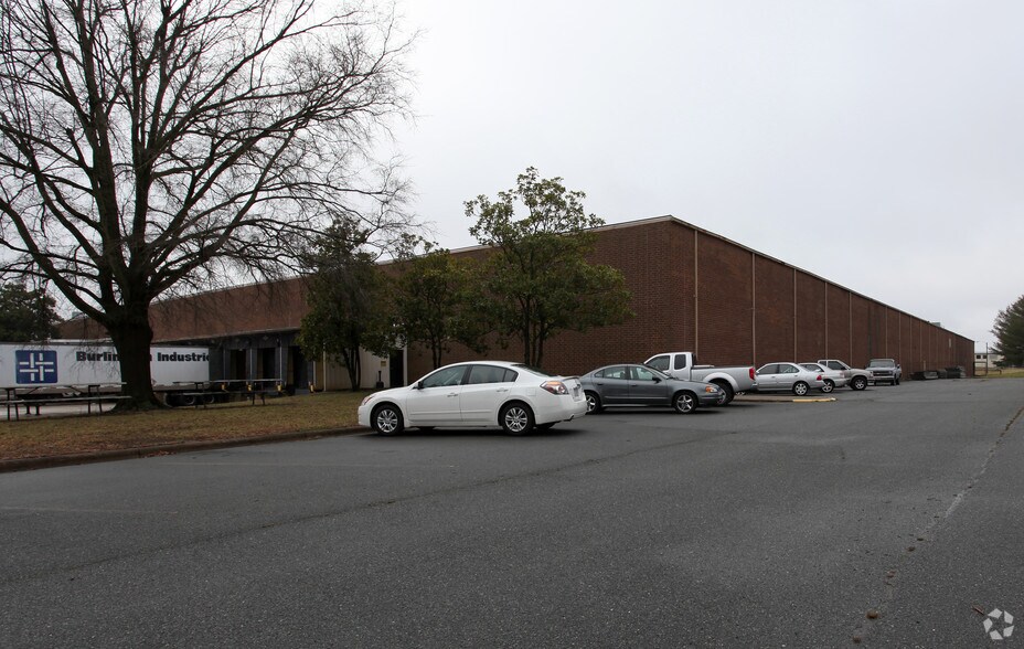 2800 Tucker St, Burlington, NC à louer - Photo principale – Image 1 sur 5