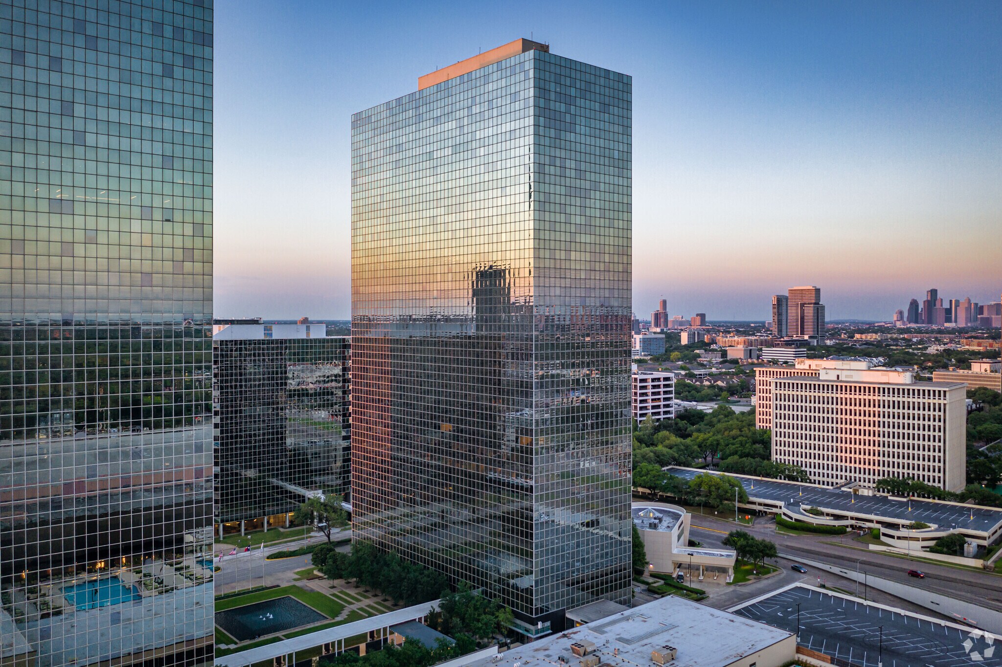 9 Greenway Plz, Houston, TX à louer Photo principale– Image 1 sur 10