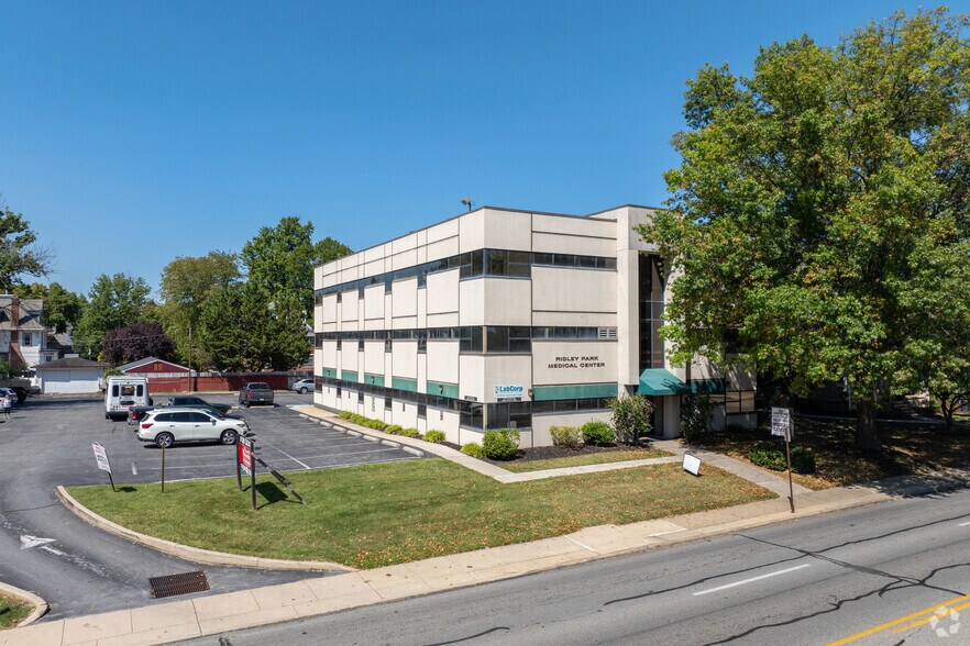 23 W Chester Pike, Ridley Park, PA à louer - Photo de l’immeuble – Image 2 sur 21