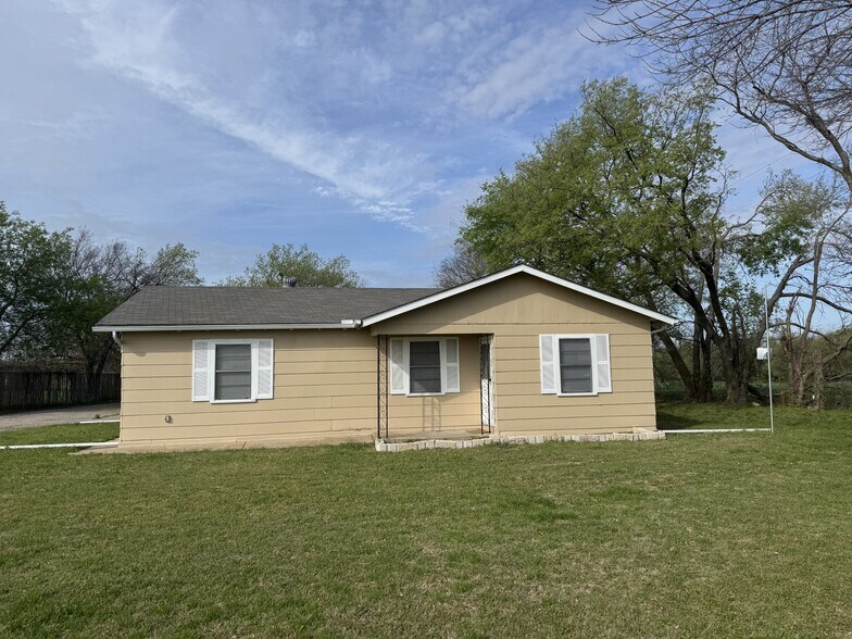 301 FM 2738, Alvarado, TX à louer - Photo de l’immeuble – Image 3 sur 4