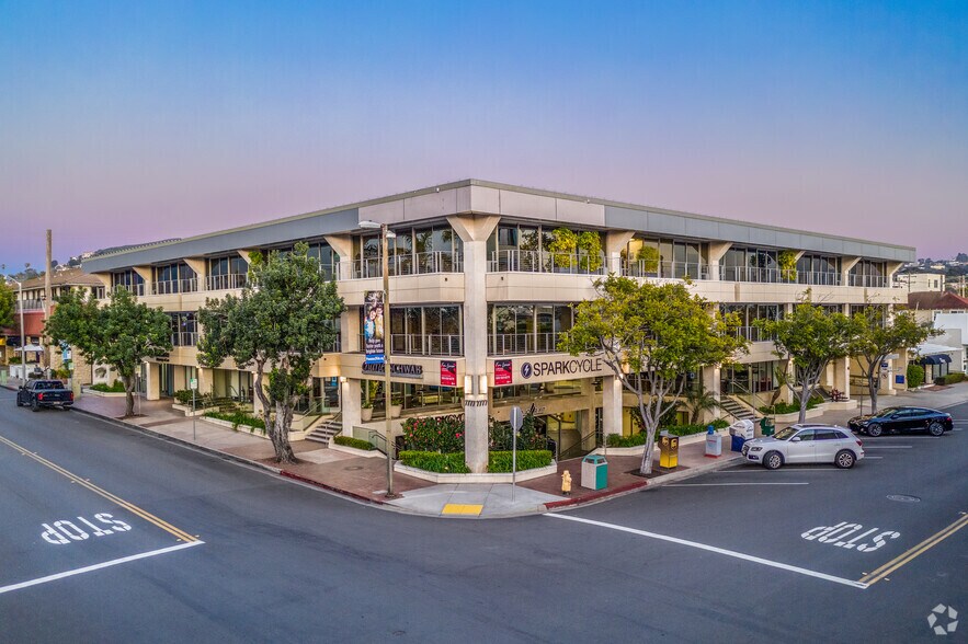 7777 fay Ave, La Jolla, CA à louer - Photo de l’immeuble – Image 1 sur 4