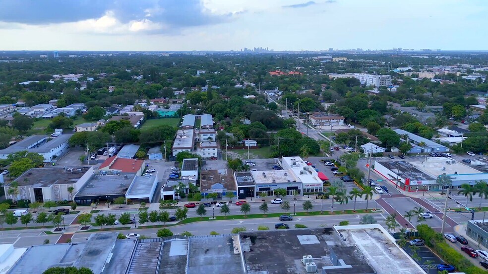 2419 Hollywood Blvd, Hollywood, FL à louer - Vidéo sur l’annonce professionnelle – Image 2 sur 32