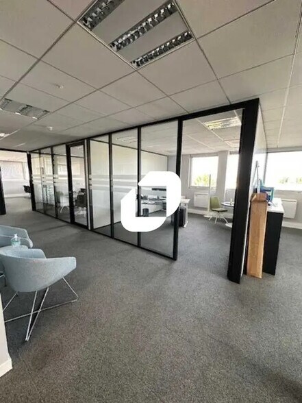 Bureau dans Saint-Germain-en-Laye à louer - Photo de l’immeuble – Image 1 sur 8