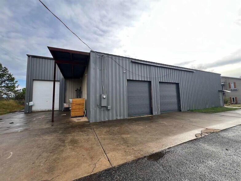 14 Lake Dr, Inman, SC à vendre - Photo de l’immeuble – Image 2 sur 13